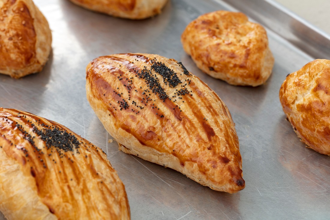 KARAKÖY BÖREĞİ KIYMALI 100 gr